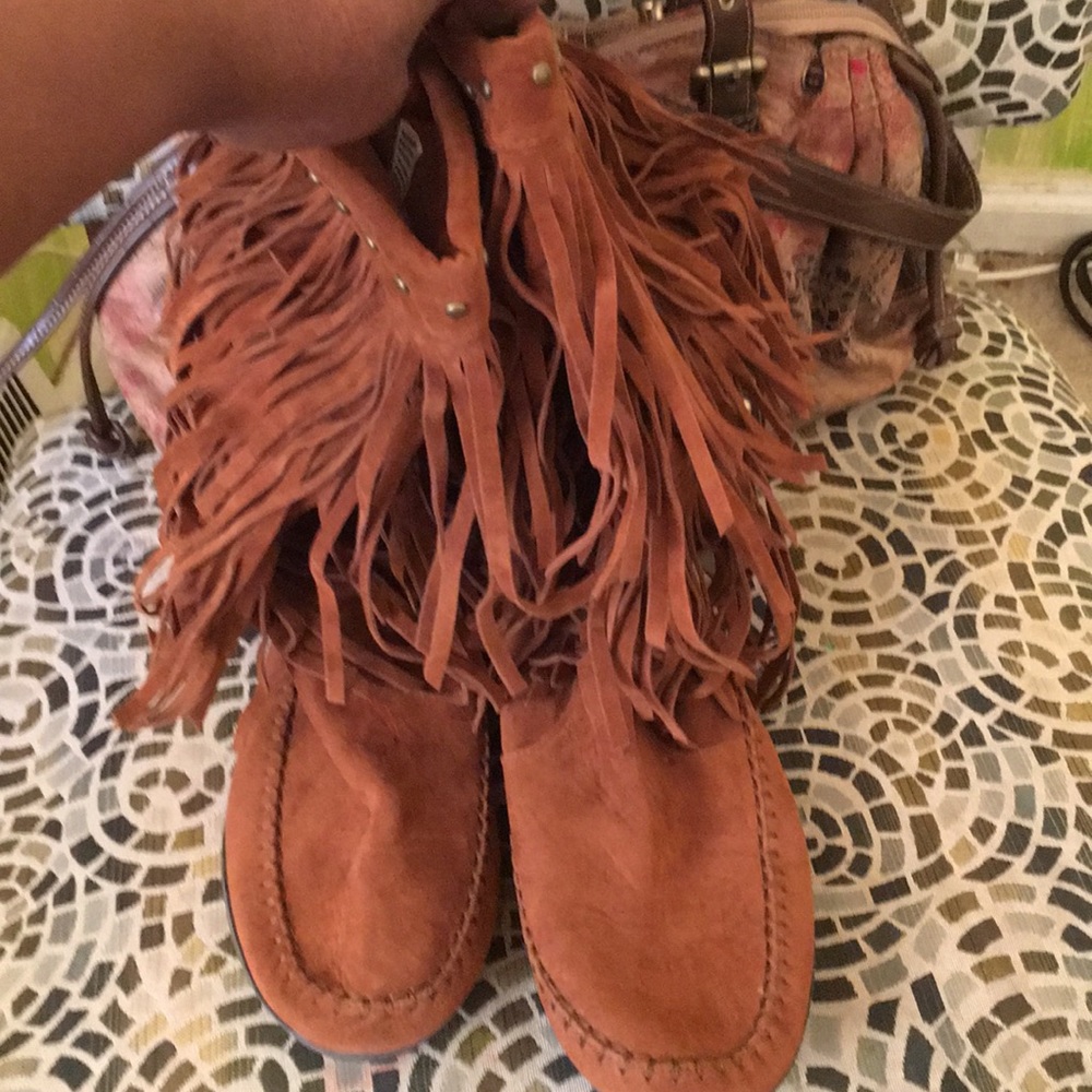 Boots - Picture 5 of 6